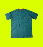 camiseta masculina verde escuro