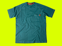 camiseta masculina verde escuro